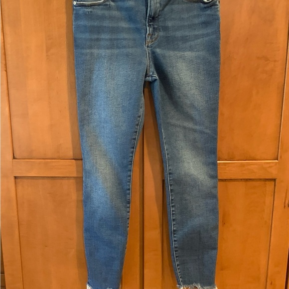 Good American Blue Ankle Cropped Jeans with Distressed Hem - Picture 8 of 13